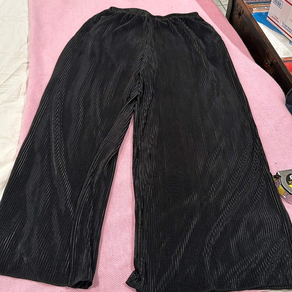 Rebdolls Jamila Plisse Button Up Blouse And Wide Plisse Leg Pant Black — image 7 of 8